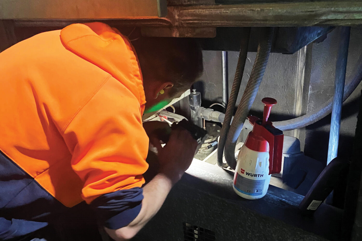 Compressed Air Services Victoria offer a 24/7 emergency call-out service to get your air compressor back up and running and minimise costly downtime.